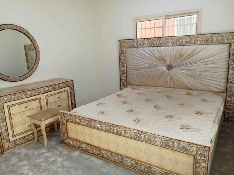 نجار حي التعاون