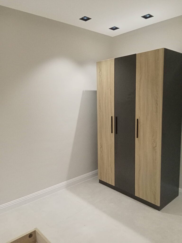 نجار تركيب اثاث اشلي بالخبر